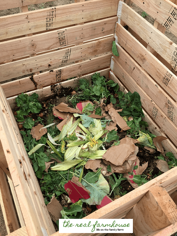 https://www.freeplants.com/wp-content/uploads/2023/04/Ten-Minute-DIY-Compost-Bin-from-Pallets-%E2%80%93-Real-Farmhouse.png